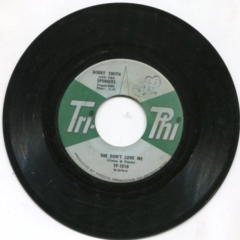 Bobby Smith & The Spinners - She Don't Love Me/ Too Young, Too Much, Too Soon