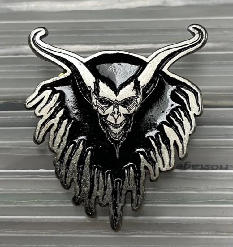 CROW - SKULL METAL BADGE