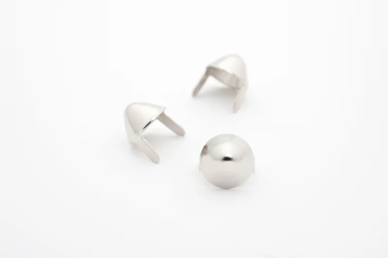 ENGLISH CONE STUDS (STANDARD) per 100