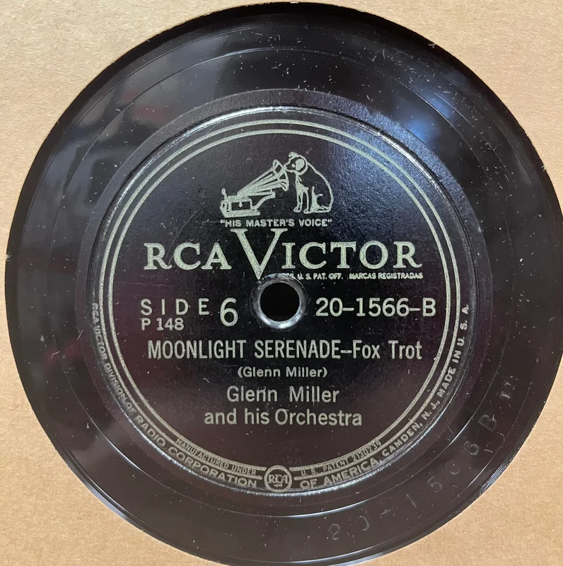 Glenn Miller & His Orchestra - Moonlight Serenade b/w Little Brown Jug