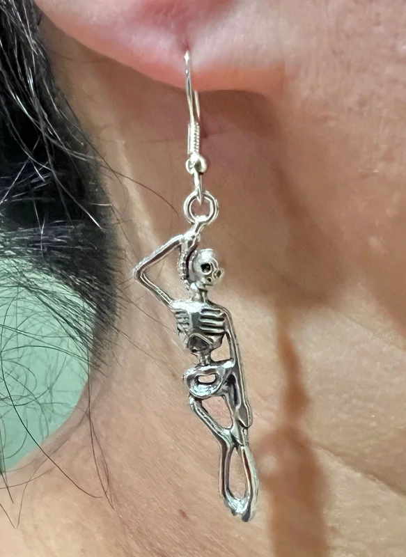 HANGING SKELETON