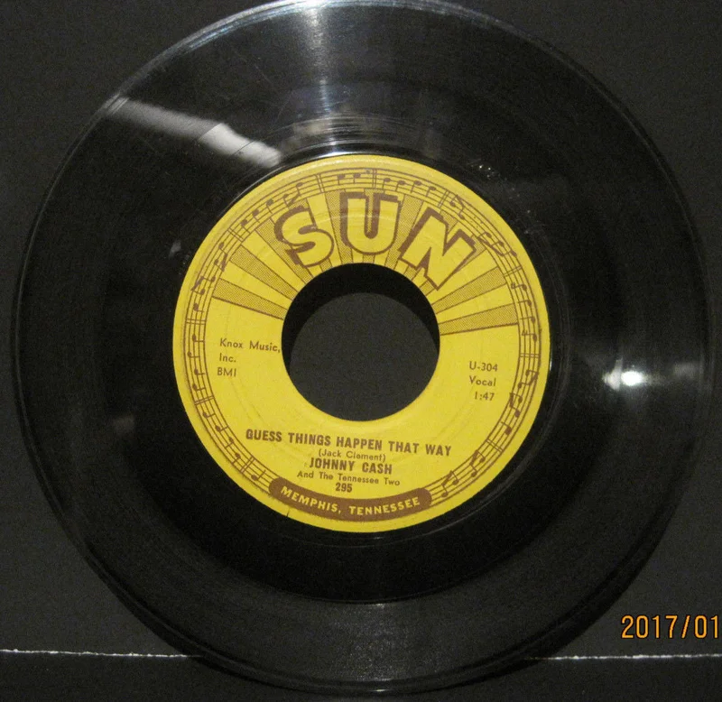 Johnny Cash - Guess Things Happen That Way b/w Come In Stranger