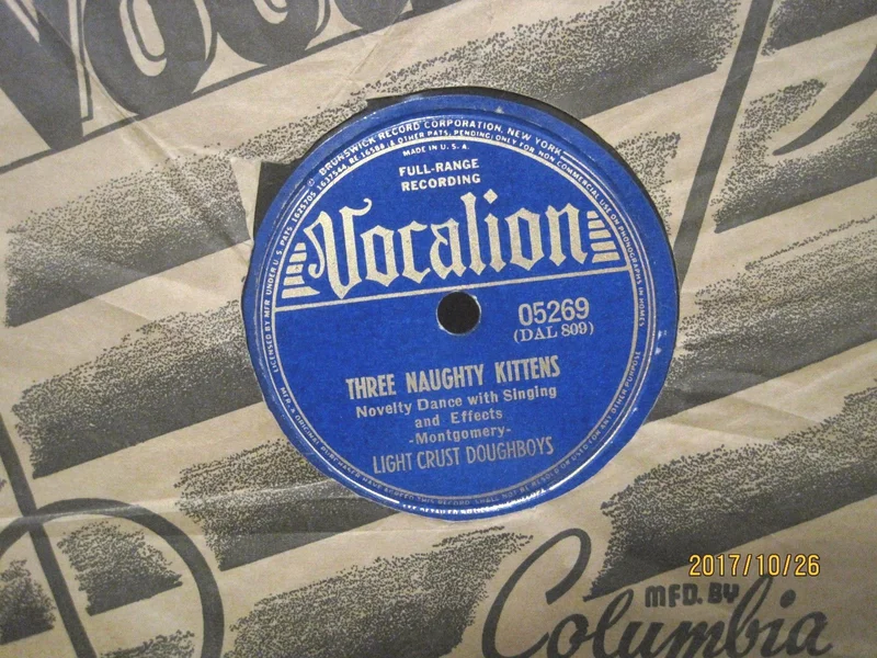 Light Crust Doughboys - Three Naughty Kittens b/w Let's Make Like We're Sweethearts