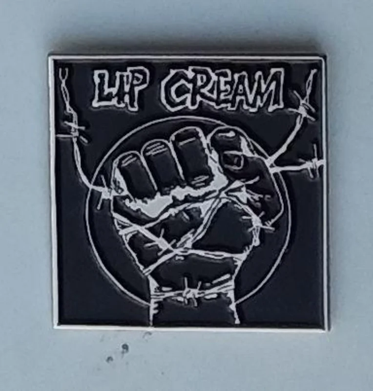 LIP CREAM ENAMEL BADGE