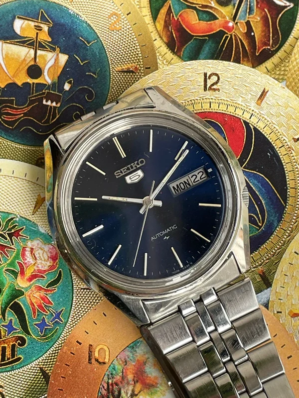 Seiko 5 (December 1974)