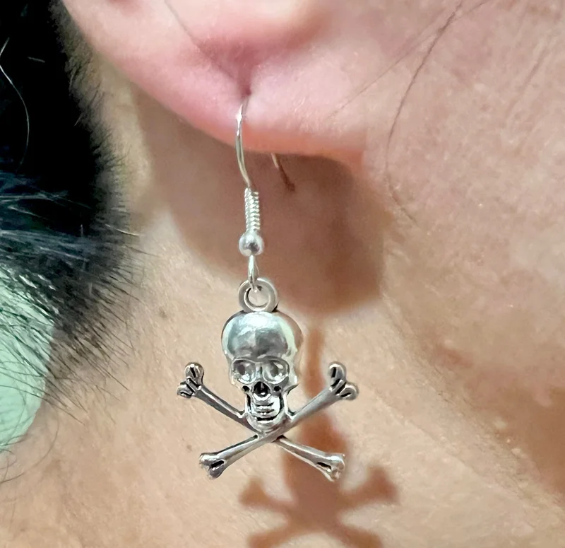 SKULL AND CROSSBONES 2