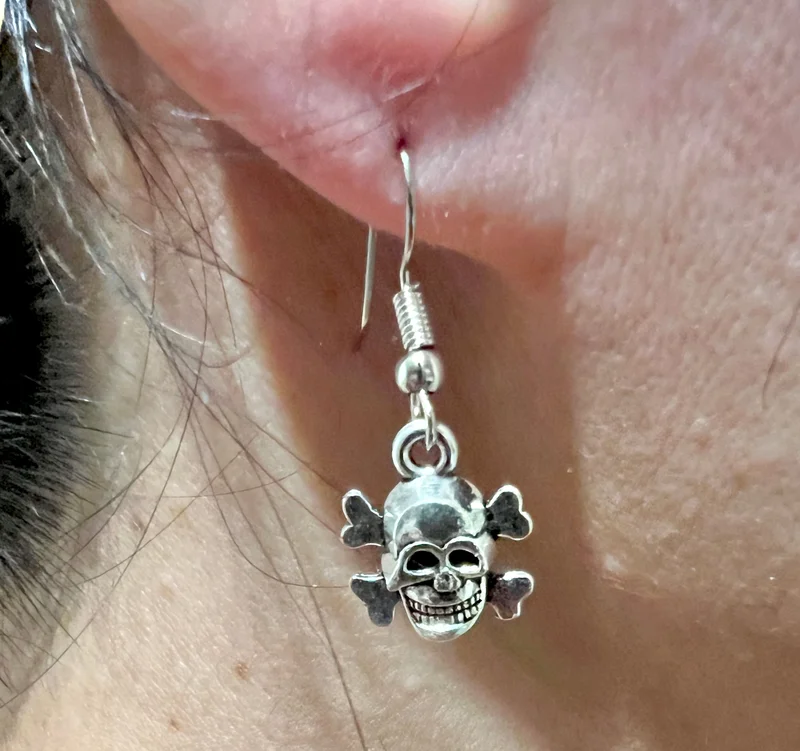SKULL AND CROSSBONES 3