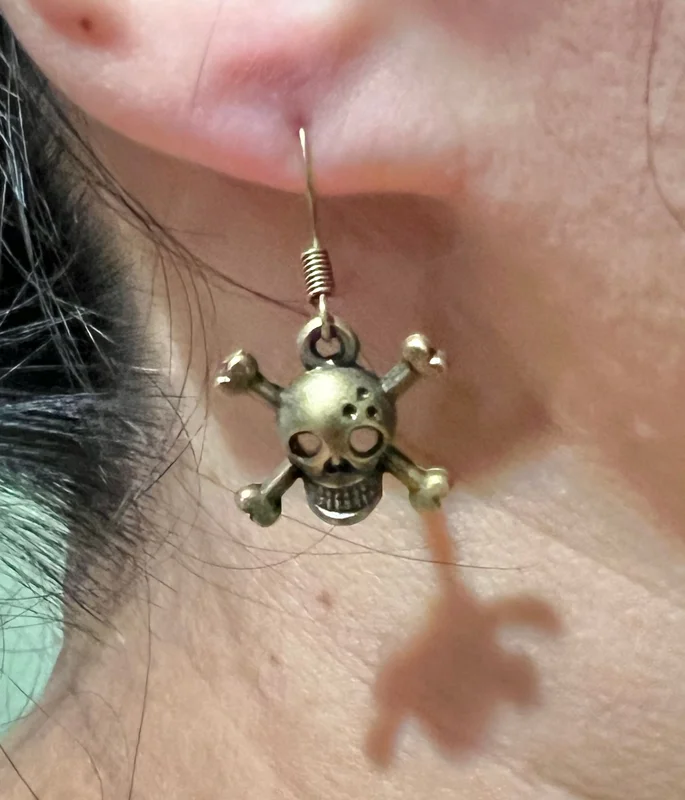 SKULL AND CROSSBONES 5
