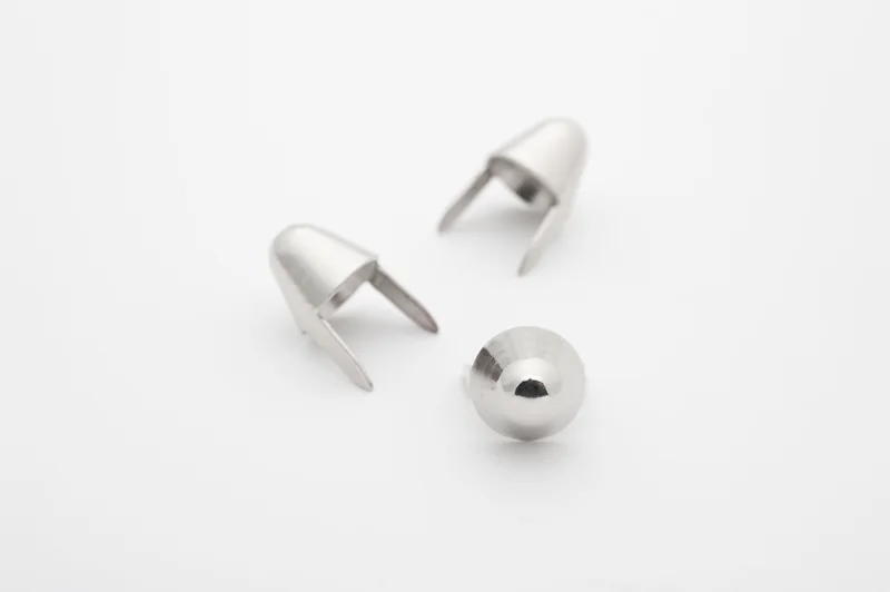 SMALL ENGLISH CONE STUDS  per 100