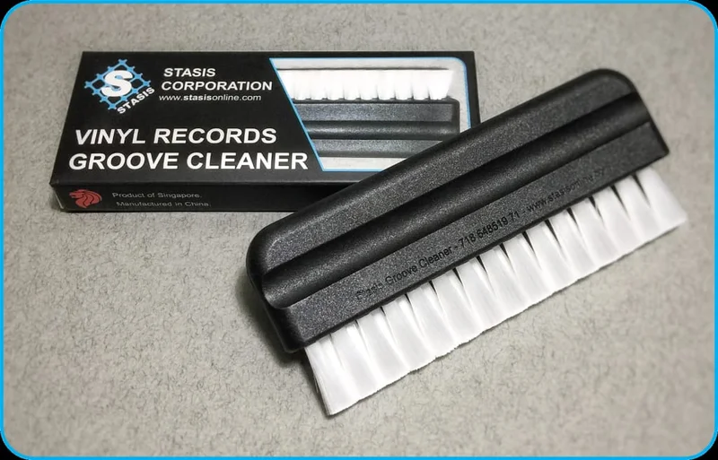 Statis Groove Cleaner Brush